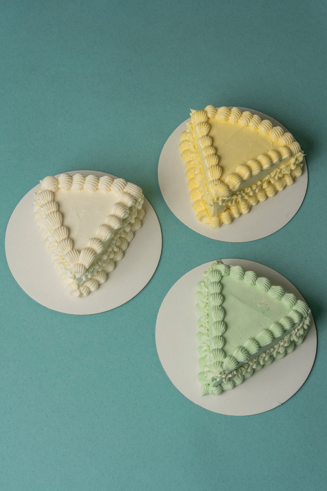 Triangle mini cakes – Black Eyed Kate