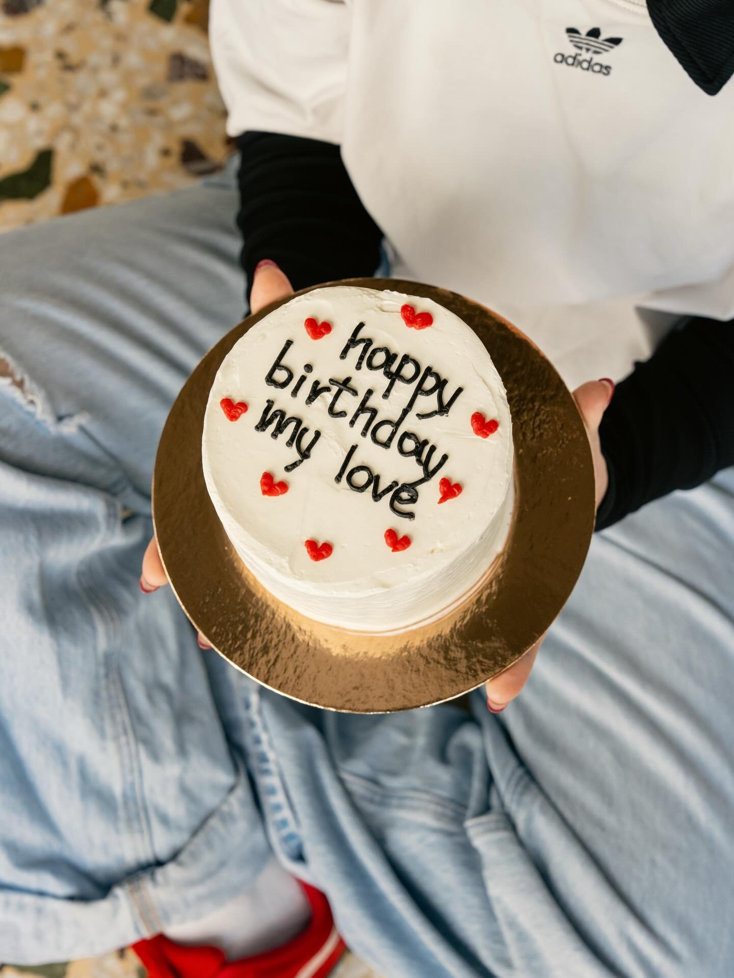 Mini cake with a happy birthday inscription – Black Eyed Kate